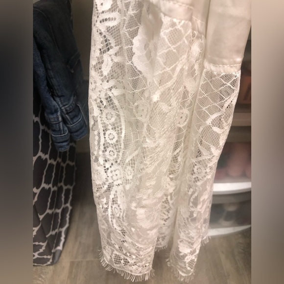 White Full Length Lace Trimmed Robe with Sash Size Small Lingerie Coverup - Picture 7 of 11